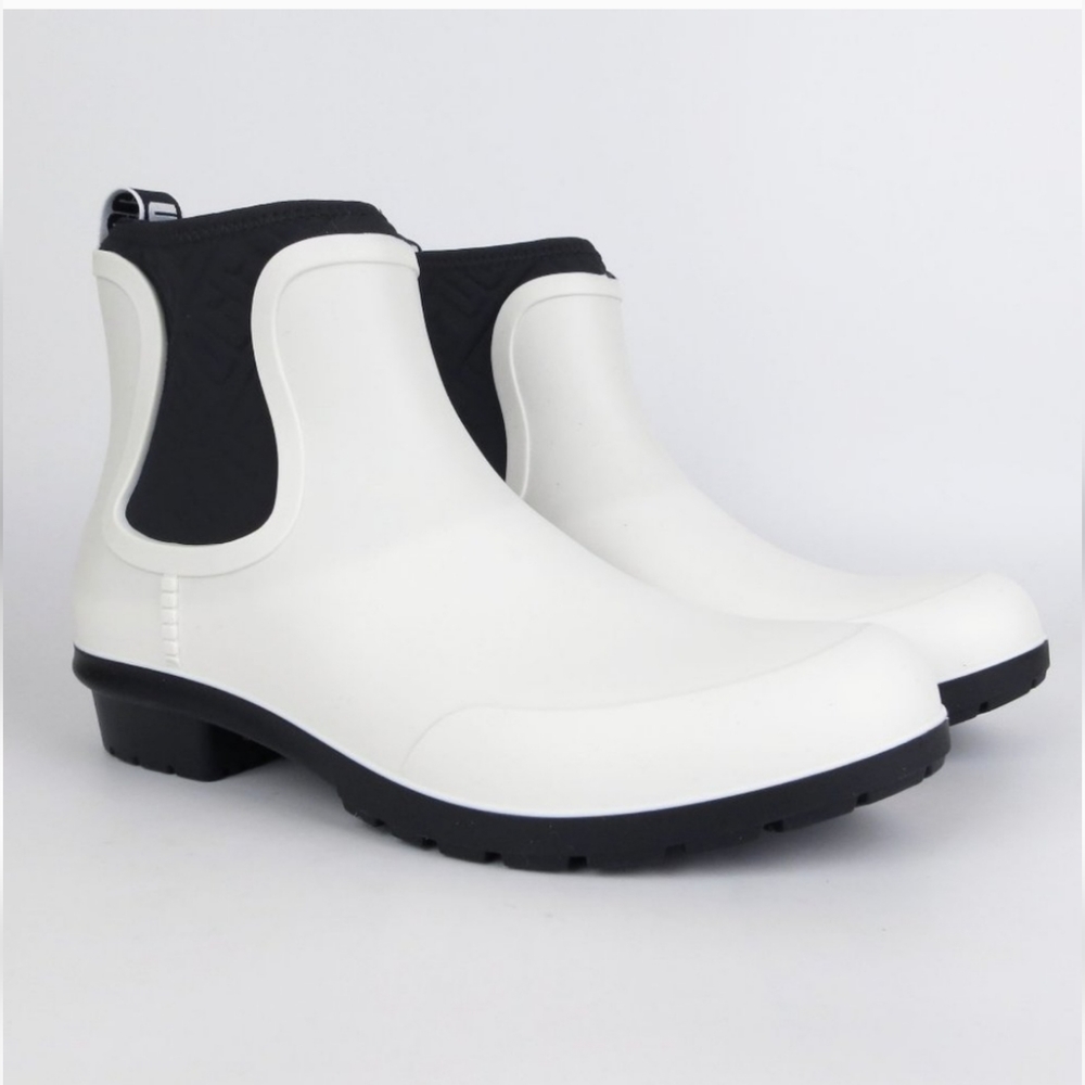 Sold *HP* UGG Chevonne Rain Boots Fur Insole Black White - Picture 3 of 5
